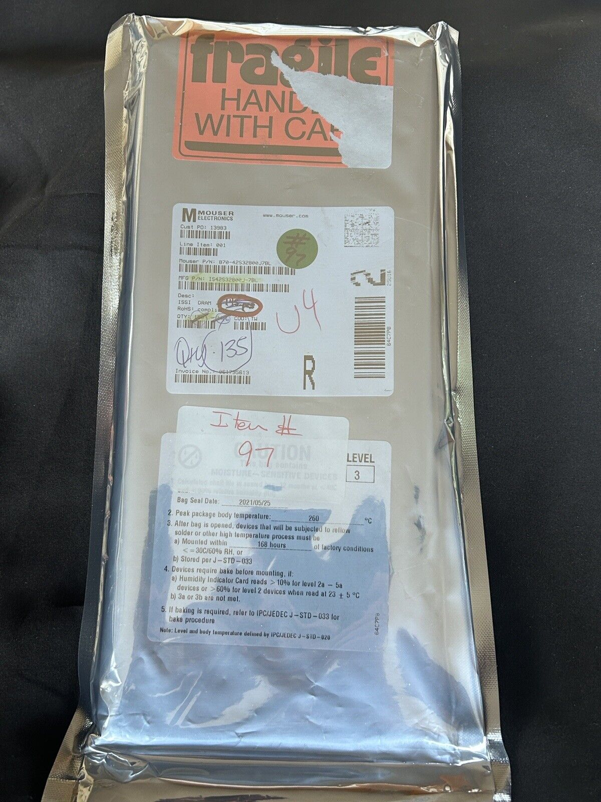 ISSI IS42S32800J-7BL DRAM 256M, 3.3V, SDRAM, 8Mx32, 143Mhz, 90 ball BGA RoHS